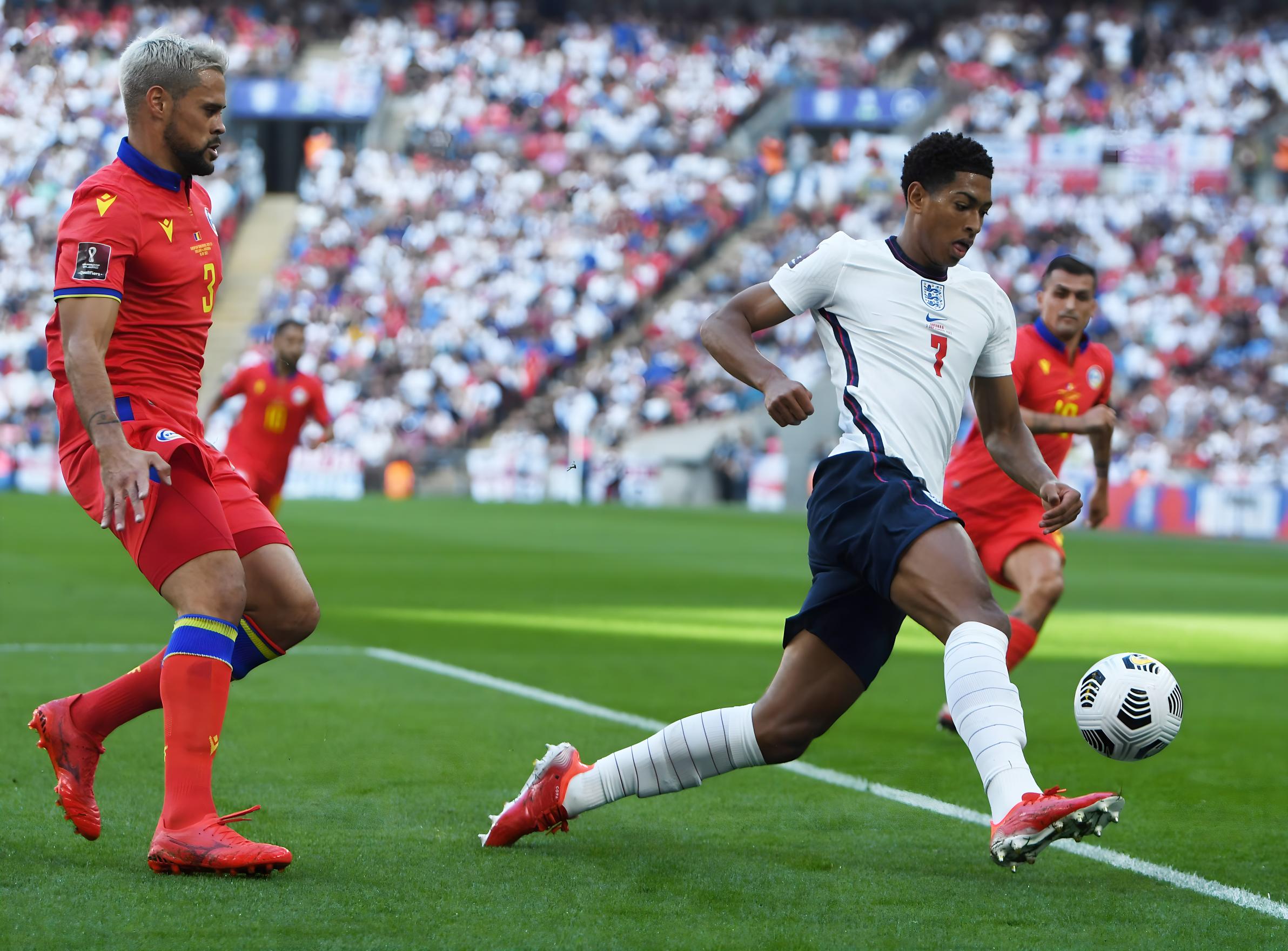 图片报：因扬德尔转会费较高，药厂将推进引进马扎的交易.