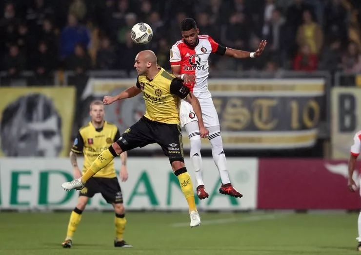 球场外的影 球场外的影