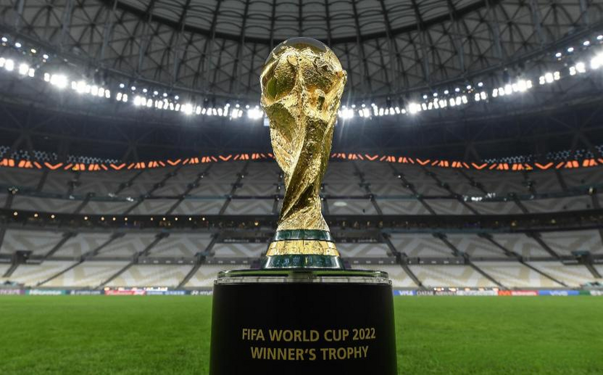 试图压低潜 试图压低潜